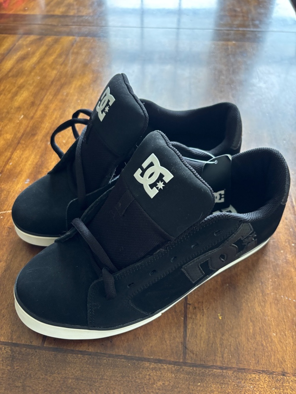 DC Black Low-Top Skate Sneakers with puffy tongue. BNWT Size 9